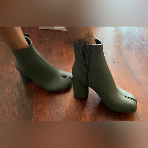 Margiela Rubber Tabi boots - Picture 4 of 5